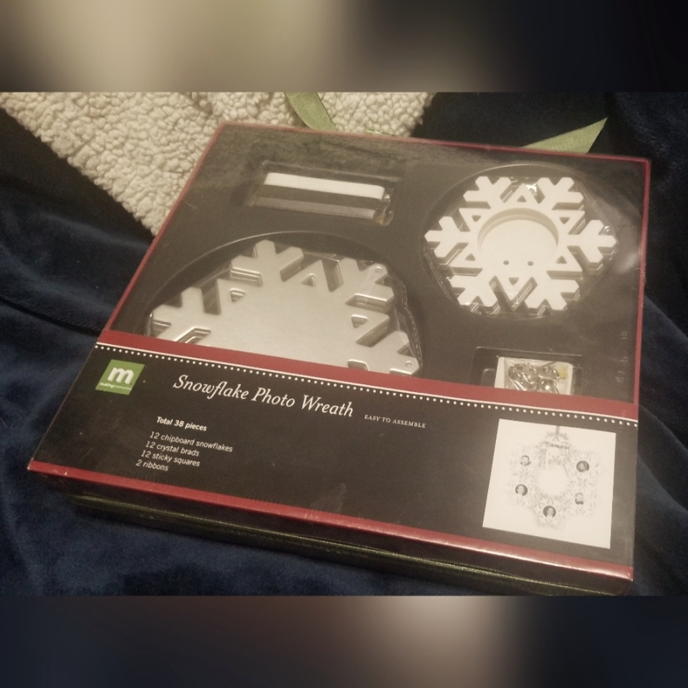 Snowflake Photo Wreath